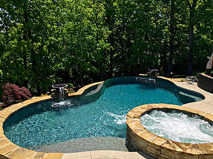 st. louis custom designed freeform pool with raised concrete spa, fire water bowls and vanishing edge